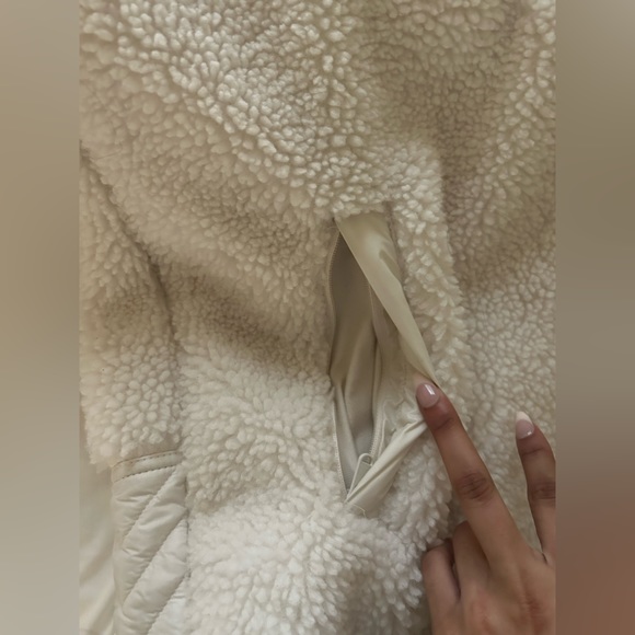 New Athleta Sherpa Snap Front Pullover in XS and White! Kangaroo pocket zipper - Picture 4 of 4